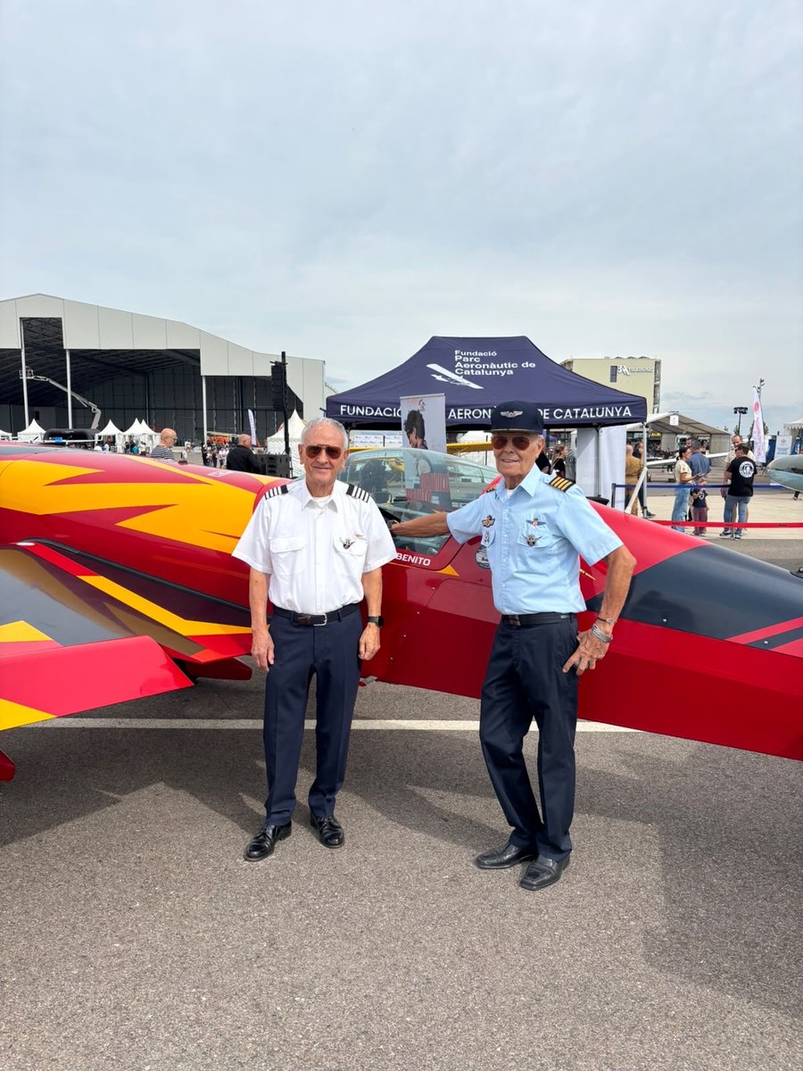 TerresLleida_AC's tweet photo. Ahir, a la Lleida Air Challenge de l’aeroport de Lleida-Alguaire, hi vam ser presents amb Josep Lluis Noguera i Benet Ballespí.

El sector aeronàutic és clau per a la formació, l’ocupació i el futur industrial de Ponent.

💙#SalvemLleida 

#Alguaire #LleidaAirChallenge https://t.co/nTHh1TaIOm