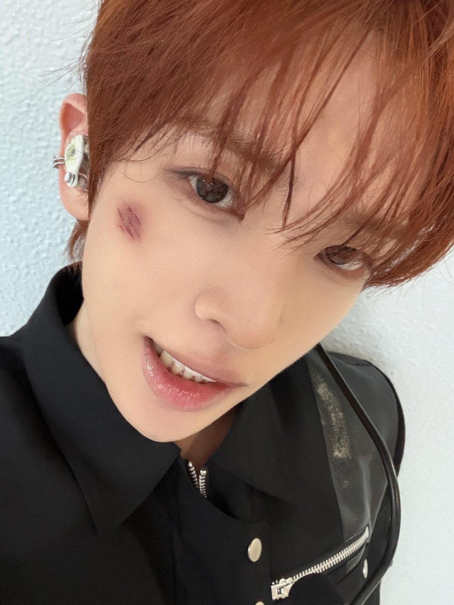 CRAVITY_twt's tweet photo. Making it LOUDER at Inkigayo 🔊
#앨런 https://t.co/CcAFI5aRTT