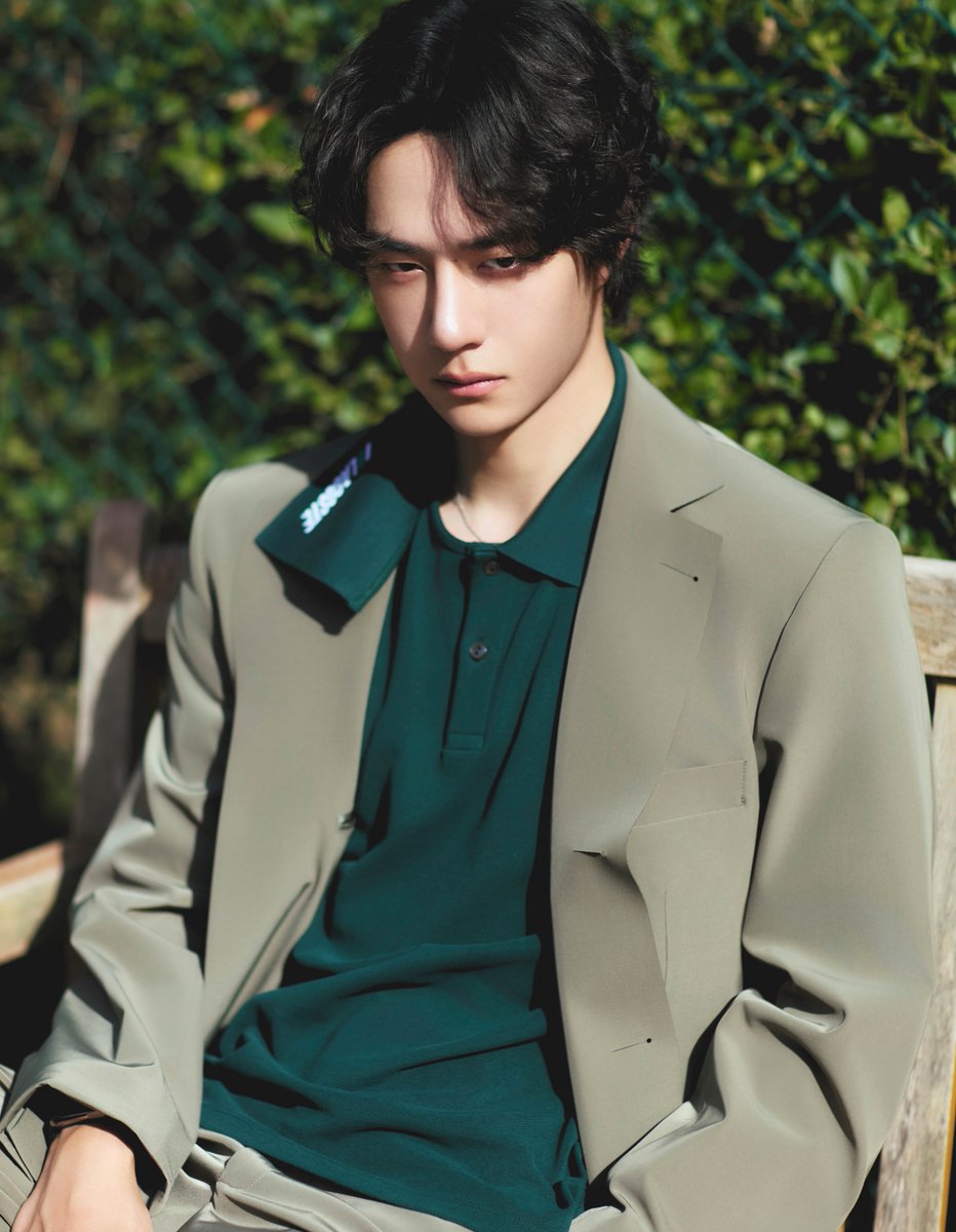 ForCdrama's tweet photo. #WangYibo for #LacosteSS27 show #ParisFashionWeek https://t.co/e4LVpOEa2A