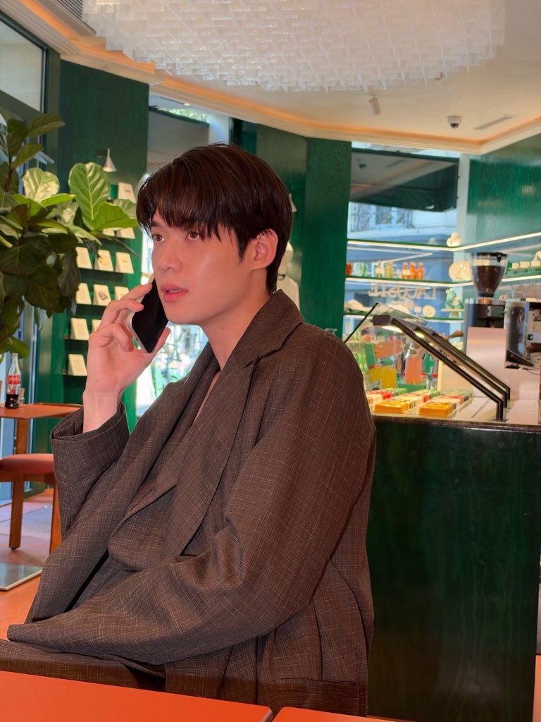 jksxss5's tweet photo. Kim Yoonsik brings his own energy to the LACOSTE world. KIMYOONSIK LACOSTE SS27 

#KIMYOONSIKxLacoste
#YOONSIKPFWSS27 https://t.co/YcdlhEeXHG