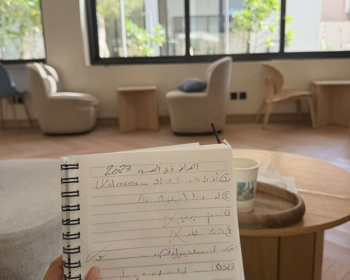 0oal8's tweet photo. اخر مره فتحت هالدفتر ما يقارب السنه 
وعاش لحظاااتت كثيرره معي 
داخل كل صفحه ماخذه شعور مختلف رميته لحظتها فيه
وافضل حاجه يا انسان تسويها وترجع تمر على همومك ولحظاتك السعيده فيها وبعد مده تقراها وتنصدم كيف صرت 
تركت هالعاده بالغلط وبرجعلها بدفتر جديد باذن الله
احبه مرهه😔 https://t.co/8rfR5CBx2a