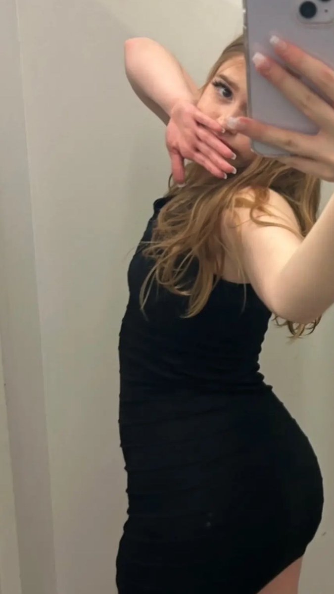bhaddibrittany's tweet photo. Who wants to see me undress ;) My dms are open nd so is my cashapp daddyyyyyyy!!! 
( I have a menu, just dm me❤️ ) #sizekink #kinky #cheatingkink #paypig #cashappme #titties #ass #pawg #freeusekink https://t.co/Pp8X5j7kDD