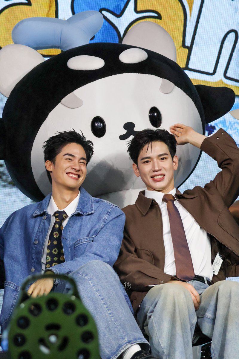 Sun_K2020's tweet photo. ครอบครัวหมีวาฬมาพร้อมหน้าพร้อมตาแล้วงับ
TAYNEW POLCASAN IN TAIPEI
 #TayNewPolcasanFamilyTripinTaipei
#เตนิว #POLCASAN https://t.co/e3jJZT0eqi