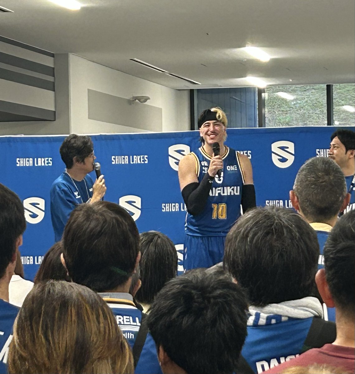 gakidojo's tweet photo. 琉球さん相手に大差で勝ったぞ〜。本日のYoutubeライブにジャック登場。仙石さんから髪の毛のことを聞かれ、前のチームで１回やって…と、照れながらお答えされてました。次回は水曜ゲーム。マイキーの乱入もあり、楽しみのシーズンです。 https://t.co/O8I4L27KZW