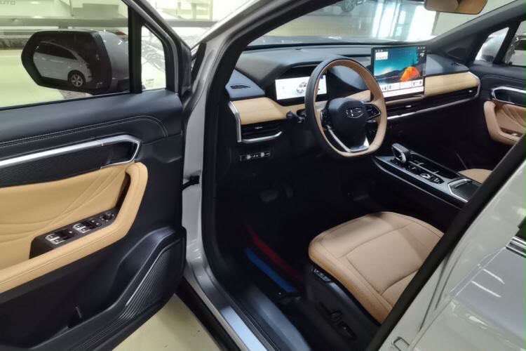 EdwinAmoako4's tweet photo. 2026 BRAND NEW GEELY AUTO L
2.0T GASOLINE ENGINE 
6seater SUV
Cost and shipping (CIF): 280,000 cedis https://t.co/bsPRkhK6HG
