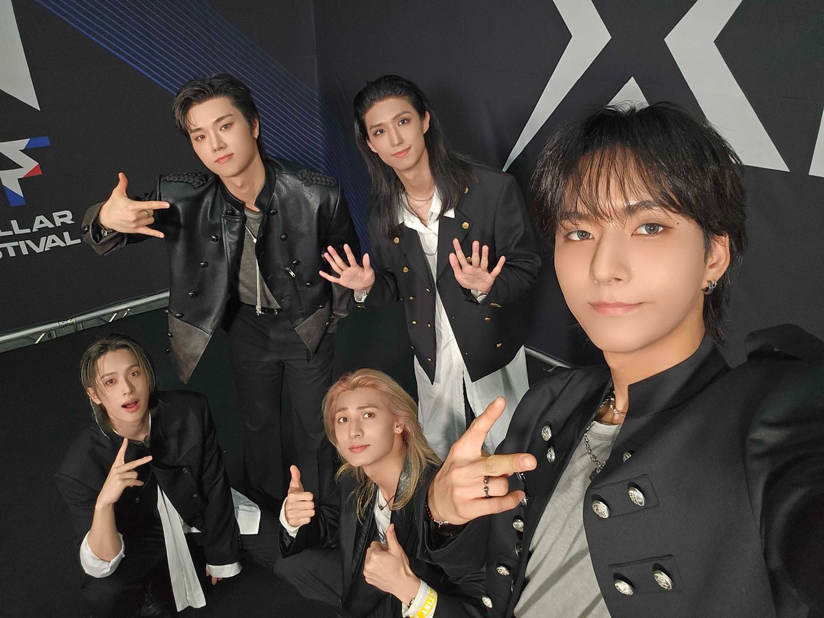 XH_official's tweet photo. [ #Xtra_Scenes ]

빌런즈와 함께여서 즐거웠던 XMF💙❤️
XMF、ありがとうございました!

#XdinaryHeroes #엑스디너리히어로즈
#WE_ARE_ALL_HEROES
#XMF2026 #XnterstellarMusicFestival2026 https://t.co/84ogaqjKev