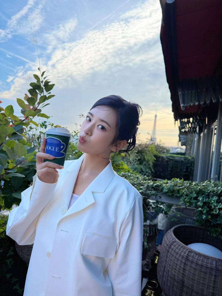 ayjpix's tweet photo. vougekorea update with ANYUJIN at #PFW27 

engage: https://t.co/OYWskctn1g

YUJIN AT LACOSTE PFW #YUJINxLacosteSS27
#ANYUJIN
#LacosteSS27 https://t.co/cKhBm9W4Rv