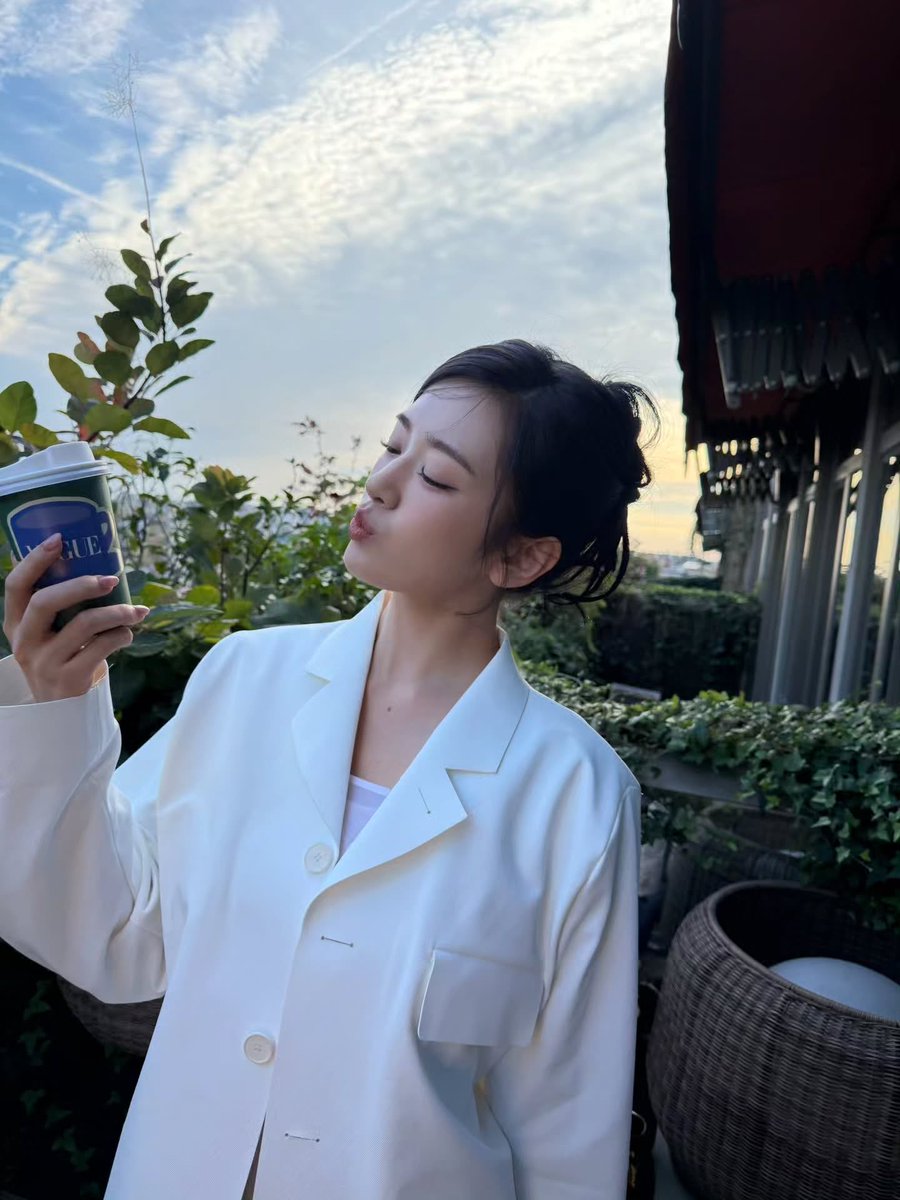 ayjpix's tweet photo. vougekorea update with ANYUJIN at #PFW27 

engage: https://t.co/OYWskctn1g

YUJIN AT LACOSTE PFW #YUJINxLacosteSS27
#ANYUJIN
#LacosteSS27 https://t.co/cKhBm9W4Rv