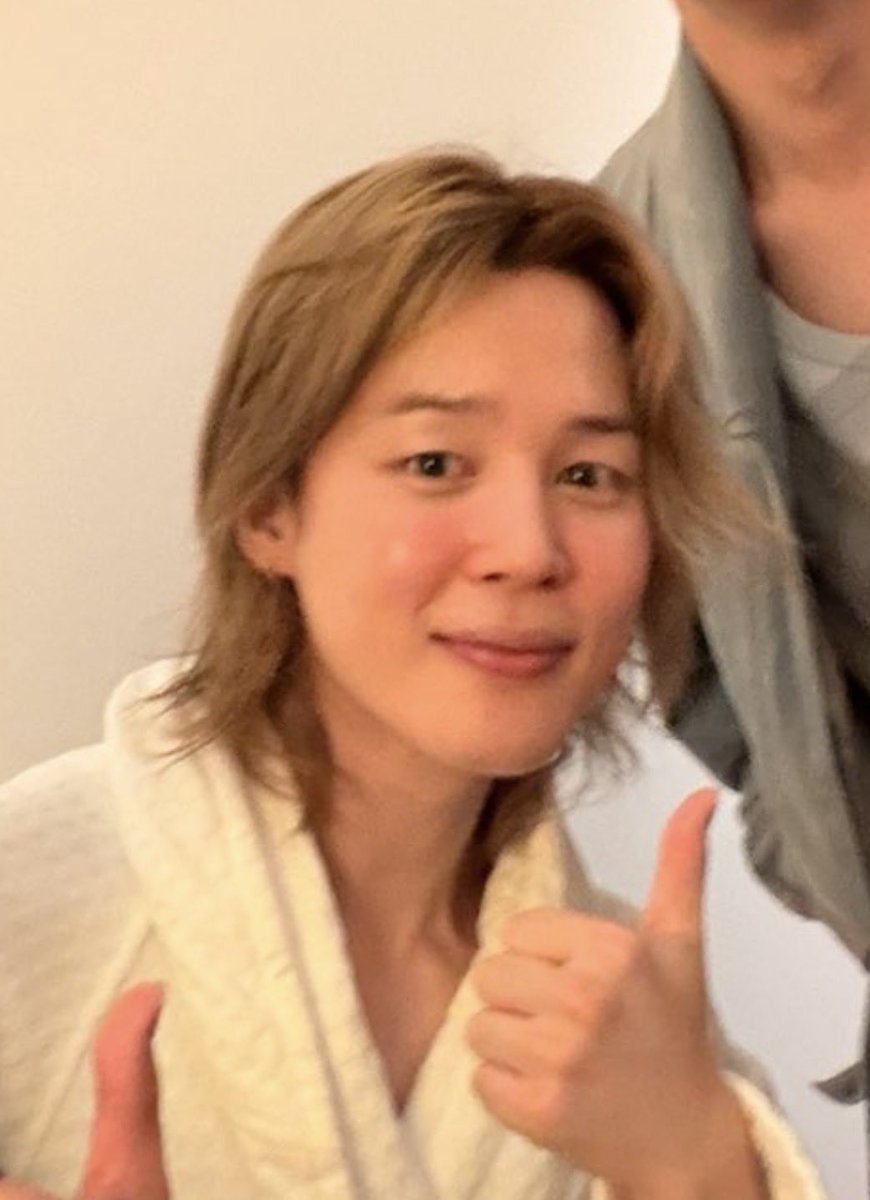aevorIah's tweet photo. the category is jimin’s rosy cheeks 🍓 https://t.co/GlpaFIpHK7