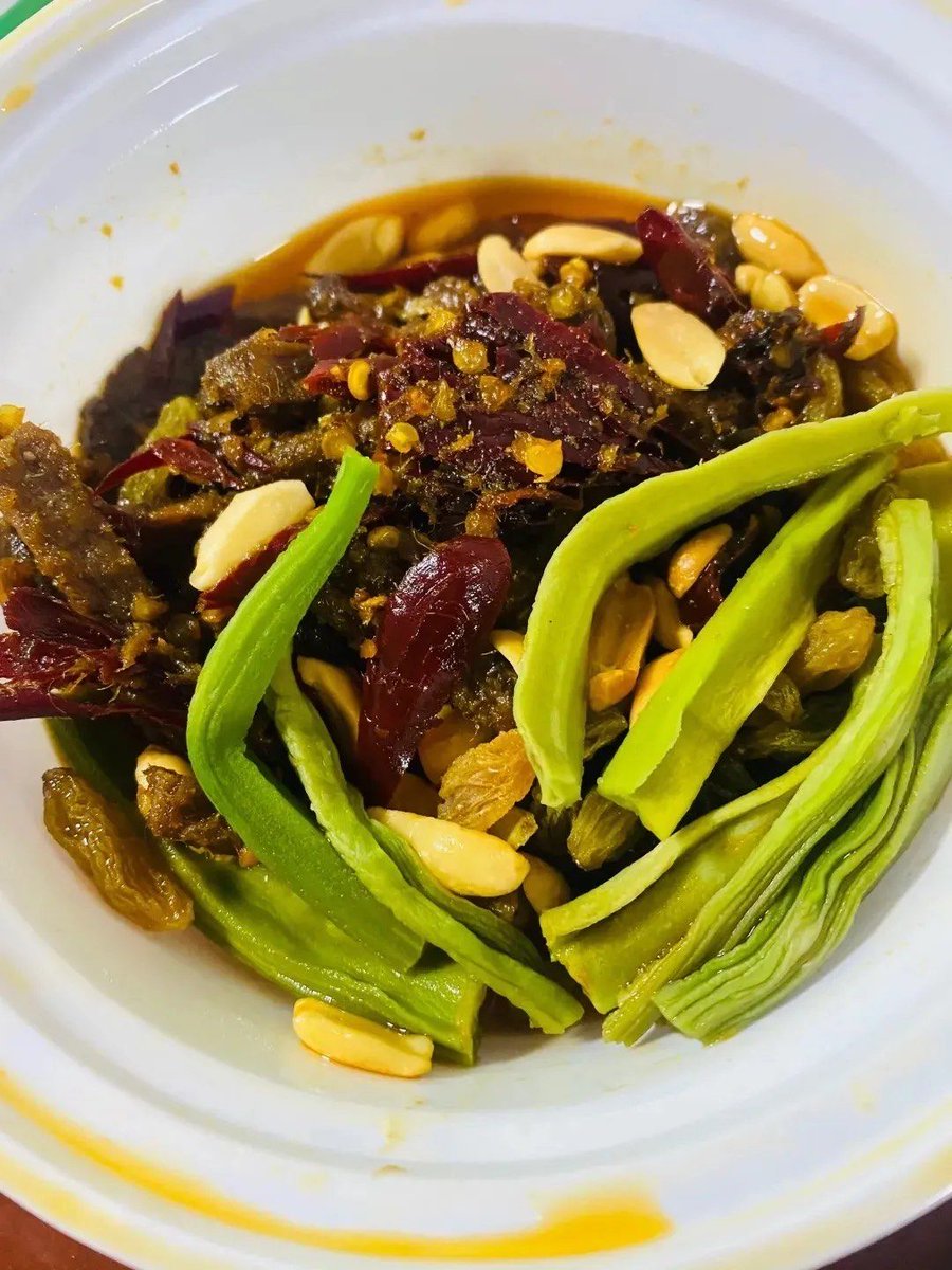 silvi_ahh's tweet photo. Today I bravely faced the invasion of spicy food, eating the rich and velvety braised卤 meat dish with courage! https://t.co/EnhiVjKcL5