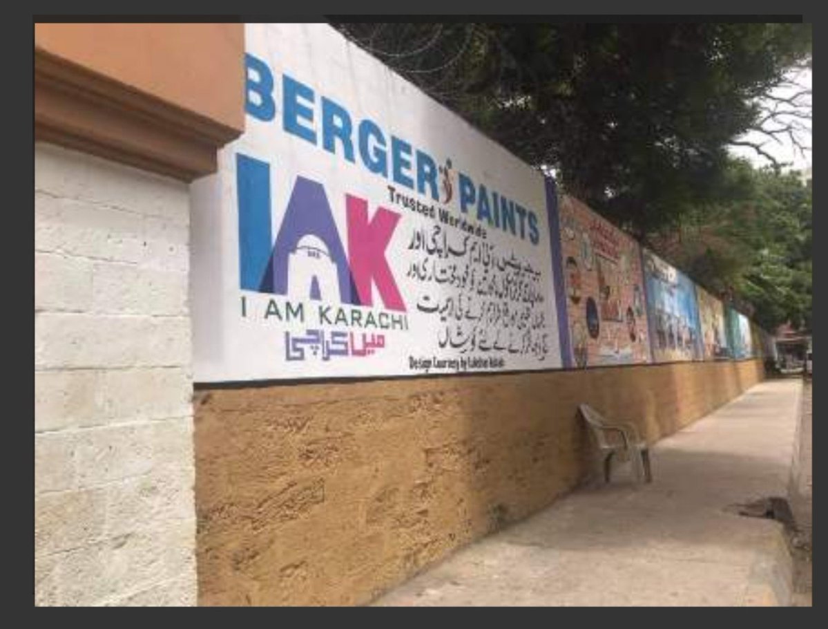 desichawal's tweet photo. I hate responding to "Jahalay" let me tell you the road was wide and there was plenty of parking space to pick up and drop off students at the main entrance. https://t.co/iClTXxUC9k