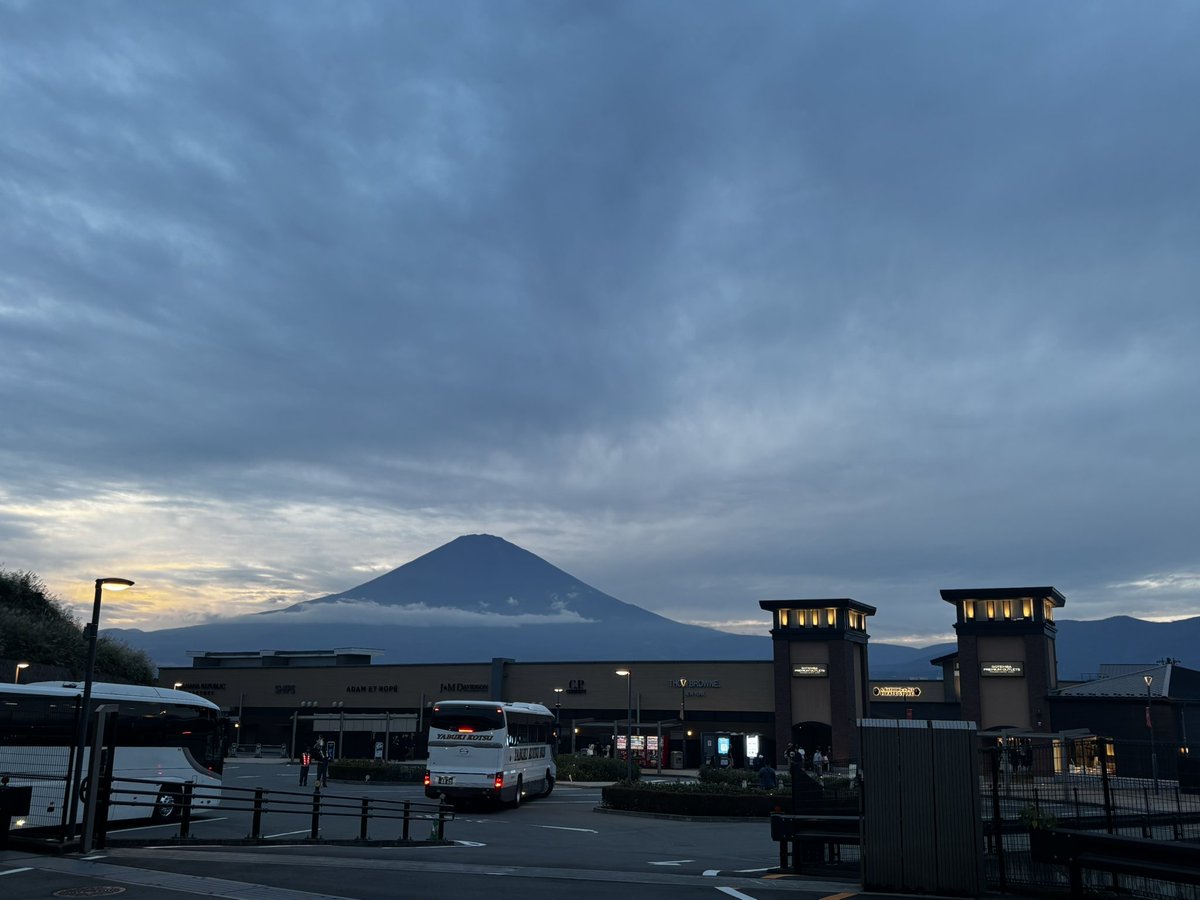 mo_kamo__'s tweet photo. FUJIだーーー！！！！🗻 https://t.co/08zLWbi8B6