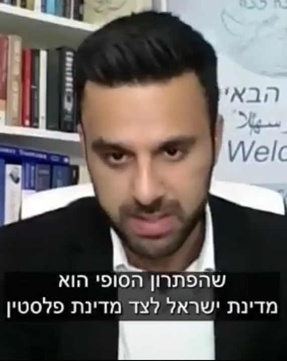 berale_crombie's tweet photo. הסרטון של יוסף חדד - מספר 2 במפגלת וינטר - תומך בהקמת מדינה פלסטינית ״לצד מדינת ישראל״, מעורר תגובות רבות ברשת. אני ריאה מאתמול עשרות פוסטים של אנשים שכותבים שהם בהלם. הם היו בטוחים שמדובר באיש ימין אידיאולוגי מובהק והנה אופס התברר שרק לפני חמש שנים הוא תמך בהקמת מדינה פלסטינית. שהוא מדבר על ההשפעה של הערבים הישראלים בעמדות מפתח בכירות במדינת ישראל ועוד.

אבל הסרטון הזה בעיקר מלמד עלינו. על התרבות שלנו. על פוליטיקת השואו וכוכבי הרשת. כל אדם שהופך להיות כוכב טלוויזיה מקבל דלת פתוחה לעולם קבלת ההחלטות ולקבוע את עתידנו. כל כוכב רשת כבר הופך לאדם שאפשר להפקיד בידיו את גורל מדינת ישראל.

לצערי התרבות הזו מביאה לפוליטיקה לא מעט ״גיבורים״, שכולם אנשים טובים עם המון כוונות טובות. אבל לא פעם רגע אחרי שהם נכנסים לשערי הכנסת מתברר שאין בינם לבין האידיאולוגיה של המחנה הלאומי אף התאמה - ולרוב הם גם אנשים שגם העשייה שלהם לא מוכיחה את עצמה. כי מה לעשות שלא כל אדם שיודע לדבר יפה, מתאים גם לעבודה הפרלמנטרית ולניהול המדינה.

אני מתגעגע לפוליטיקה של פעם. של ה״עסקנים״ שבנו את המדינה, שאולי היו אפורים ולא ידעו לצלם סרטוני טיקטוק פופולריים. אבל ידעו לעבוד, לבנות ישובים, ליישב את השממה.