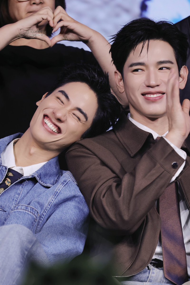 betweenTayNew's tweet photo. 有人很幸福 ☺️  @Tawan_V @new_thitipoom 

TAYNEW POLCASAN IN TAIPEI
#TayNewPolcasanFamilyTripinTaipei
#Tawan_V #Newwiee #Taynew #เตนิว https://t.co/aD2zdkaA56