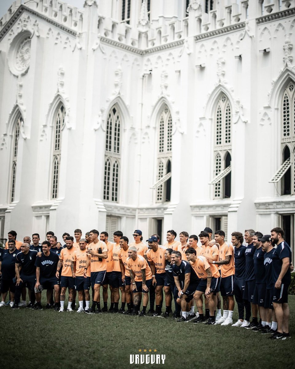 Uruguay's tweet photo. Mañana distinta recorriendo la ciudad 🇮🇳 https://t.co/s8hKzDSTJF