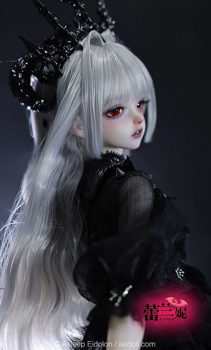 DOLK_Ikebukuro's tweet photo. 【DOLK池袋店♢入荷ドール】
Asleep Eidolon様より、【Leilani Human Ver. Fullset】が到着いたしました！💞
ダークな雰囲気たっぷりな美少女が、お衣装付きのフルセットにて入荷しております🎉
ゴシックな雰囲気のメイク＆衣装の装飾が注目ポイント💀
池袋店頭にて皆様をお待ちしております！🌞

40cm/¥90,550