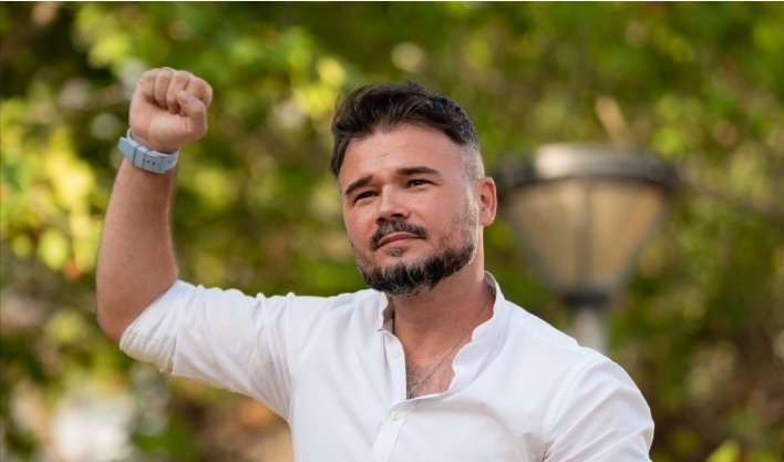 JuanPorcel4's tweet photo. Cada vez que interviene Rufiàn en el Congreso, mejora la vez anterior.
Este tipo dice verdades como puños, siempre mirando a la cara a quien interpela y sin ningún complejo.
Hacen falta políticos así. https://t.co/8qkxINNo0n