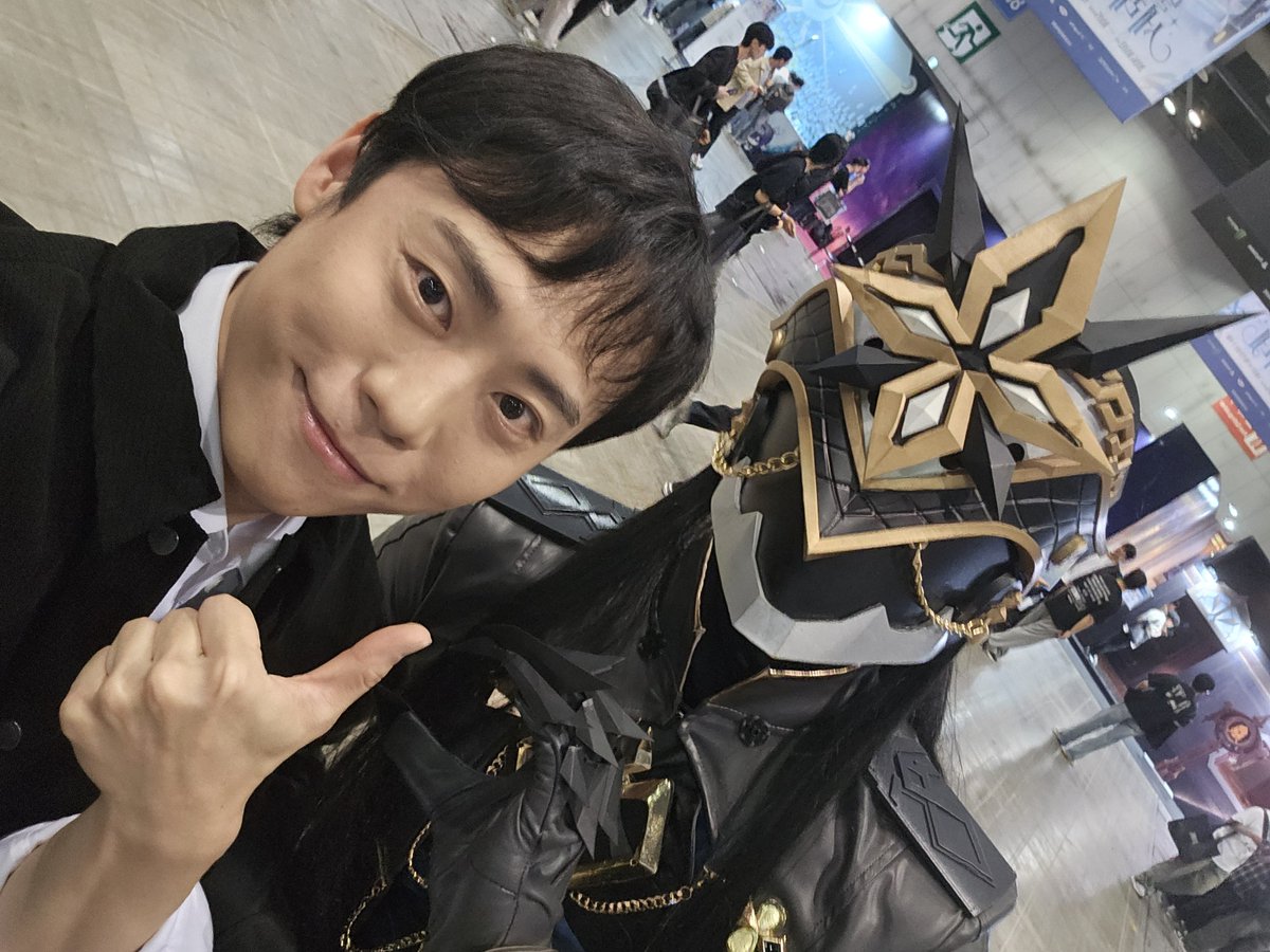 KRorca's tweet photo. 사진찍다가 카피타노 성대모사 엄청 잘하셔서 누구시지? 했는데 타이나리 성우님이셨네 ㄷㄷ

#호요랜드2026 #정의택성우님 https://t.co/VRP41W0Zen