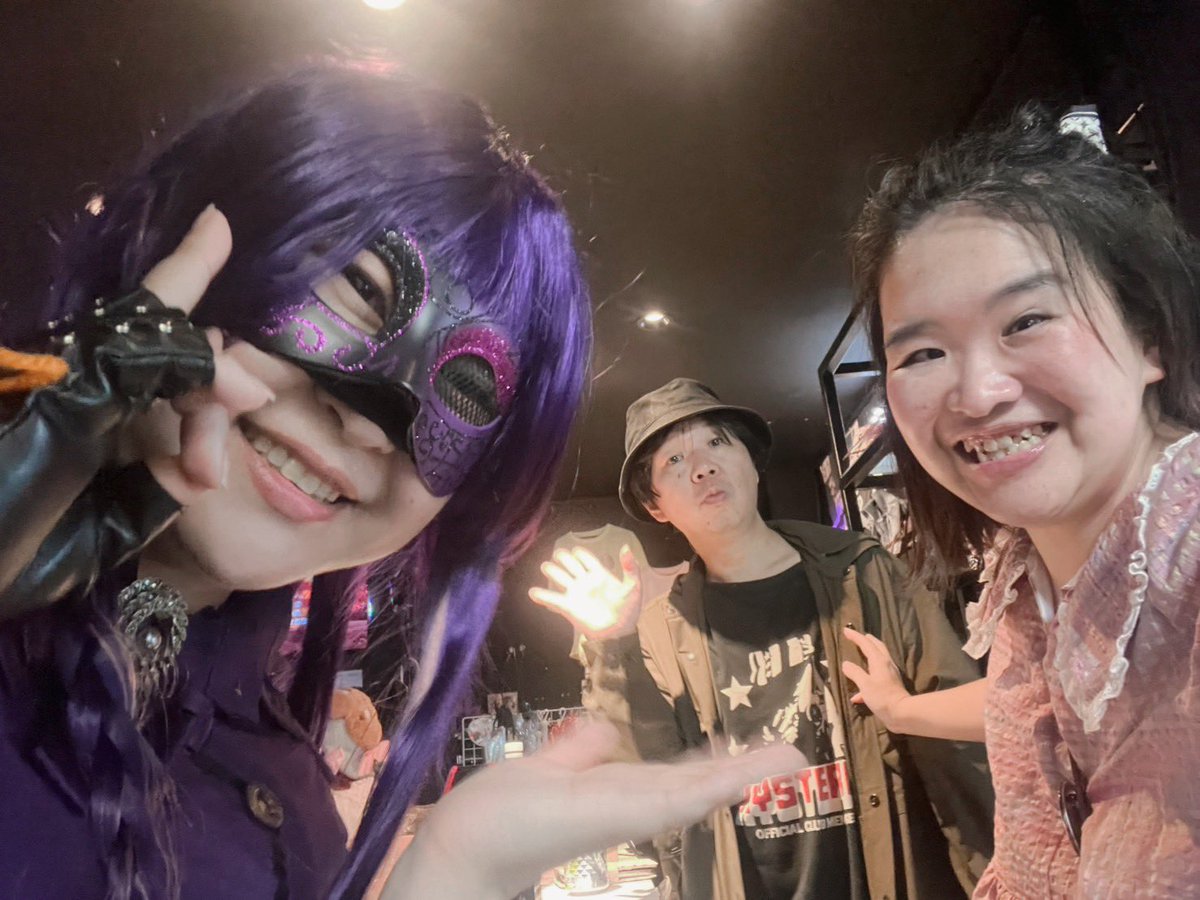 DAIMONKINUKA's tweet photo. みんなみんなありがとございます♪
余韻で余韻すぎて、力使い切り🥹
ありがとございます♪

❤️チィーパッパちゃん
S_iriso1様
@chi_chi_pappa2 
@Sirisoru11 
すんごい素敵なパフォーマンスと歌手力でびびった🥰🥰
普段のチィーパッパちゃんとはまた違った姿見れてテンション爆上がりでした！！🥰🥰
また、S_iriso1様の姿みたい🥰❤️
素敵💓ありがとございます！！

❤️えりちゃん
@eri_fantasia 
えりちゃん長丁場支えてくれてありがと🥹🥹
むうむうさんを助けてくださり感謝です！！
今月はえりちゃんお誕生日🎂
沢山お祝いします！！！ありがと🥰

❤️斑鳩あおいちゃん
＠ikarugaaoi1993 
あおい居酒屋の店主マスター！！！
いつも元気をくれる、あおいちゃん🥰🥰❤️
大好きな琴眠とあおいちゃん❤️❤️
いつもありがとう！！
@kkayoukyoku