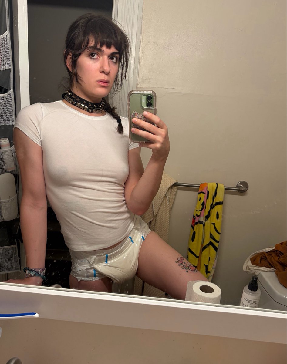 dykables's tweet photo. This is what I look like after I go 2 rave and don’t drink enough water https://t.co/nPF03nwMOu