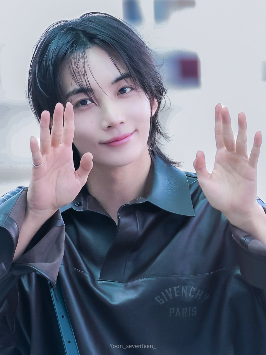 Yoon_seventeen_'s tweet photo. 260930 ICN

🎂🎉

#윤정한 #정한 
#JEONGHAN #ジョンハン #尹净汉
#세븐틴 #SEVENTEEN @pledis_17 https://t.co/yVEhb5ngVf