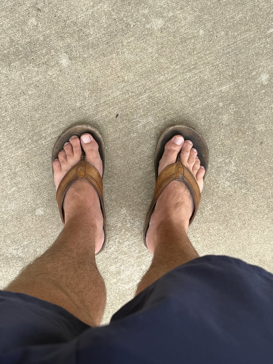 mrpcloset's tweet photo. Lululemon shirt and short. Olukai sandals https://t.co/3M0Zj4yui8