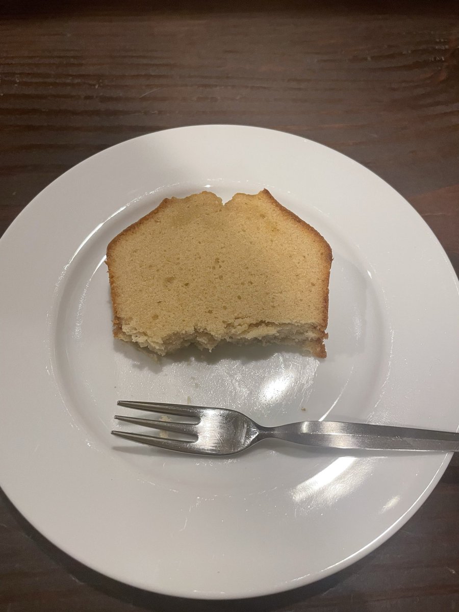 orisawa30321's tweet photo. バターケーキ食べてたら、オーストラリアみたいになっちゃった。 https://t.co/BTrPg54w6G
