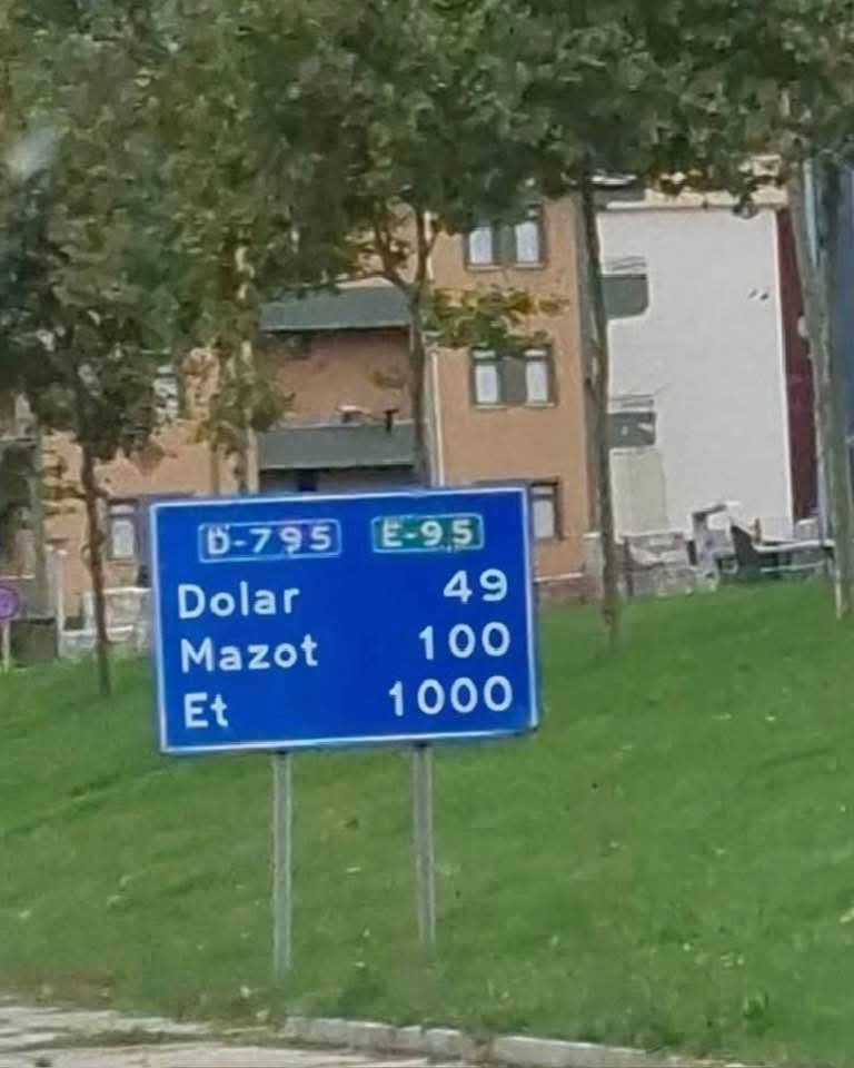 sabahatakkiraz's tweet photo. Günaydın.
İyi Pazarlar…
(Görseli hazırlayanın emeğine sağlık) https://t.co/TFf9tiDMch
