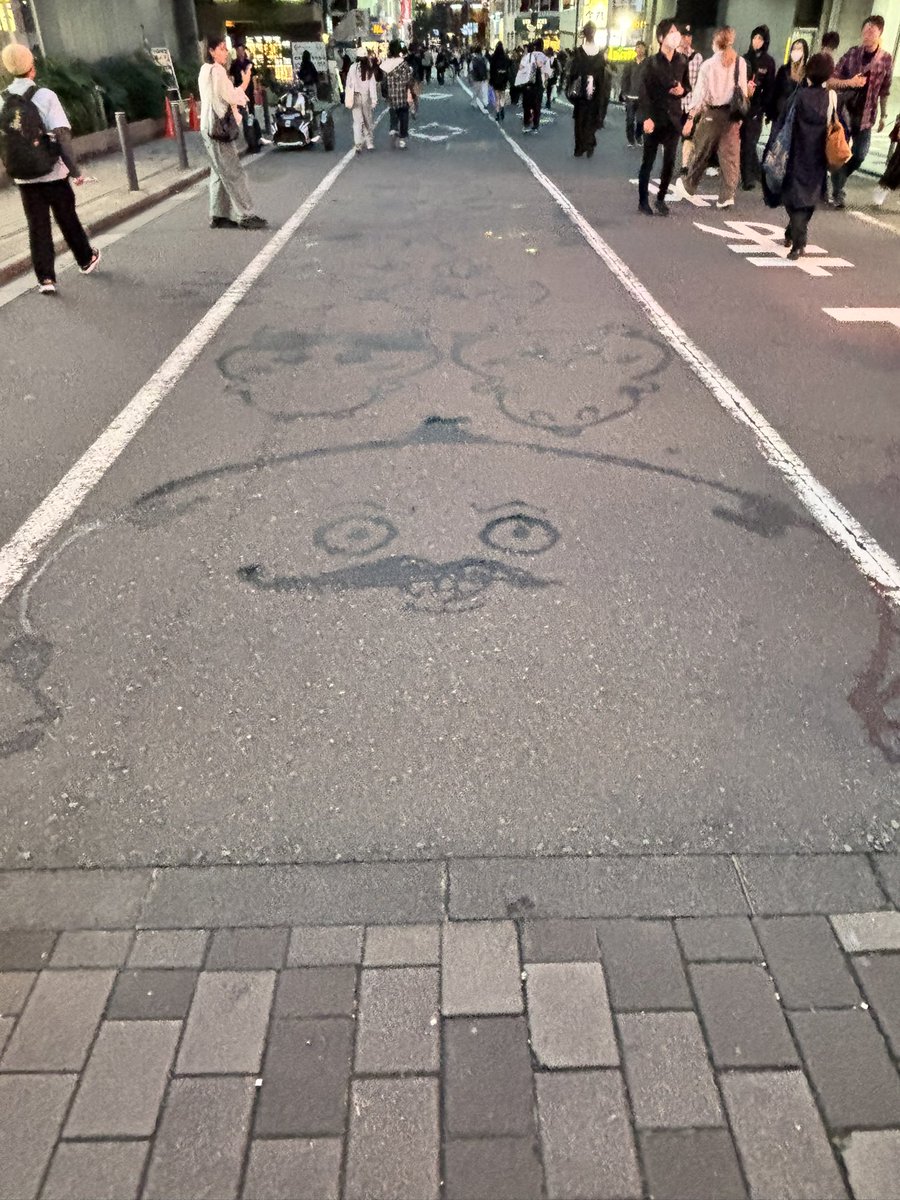 Mio_RB26's tweet photo. 誰ですか道路に落書きした人www
 #ちいかわ  #ちいかわファンアートㅤ https://t.co/mADovw8SKS