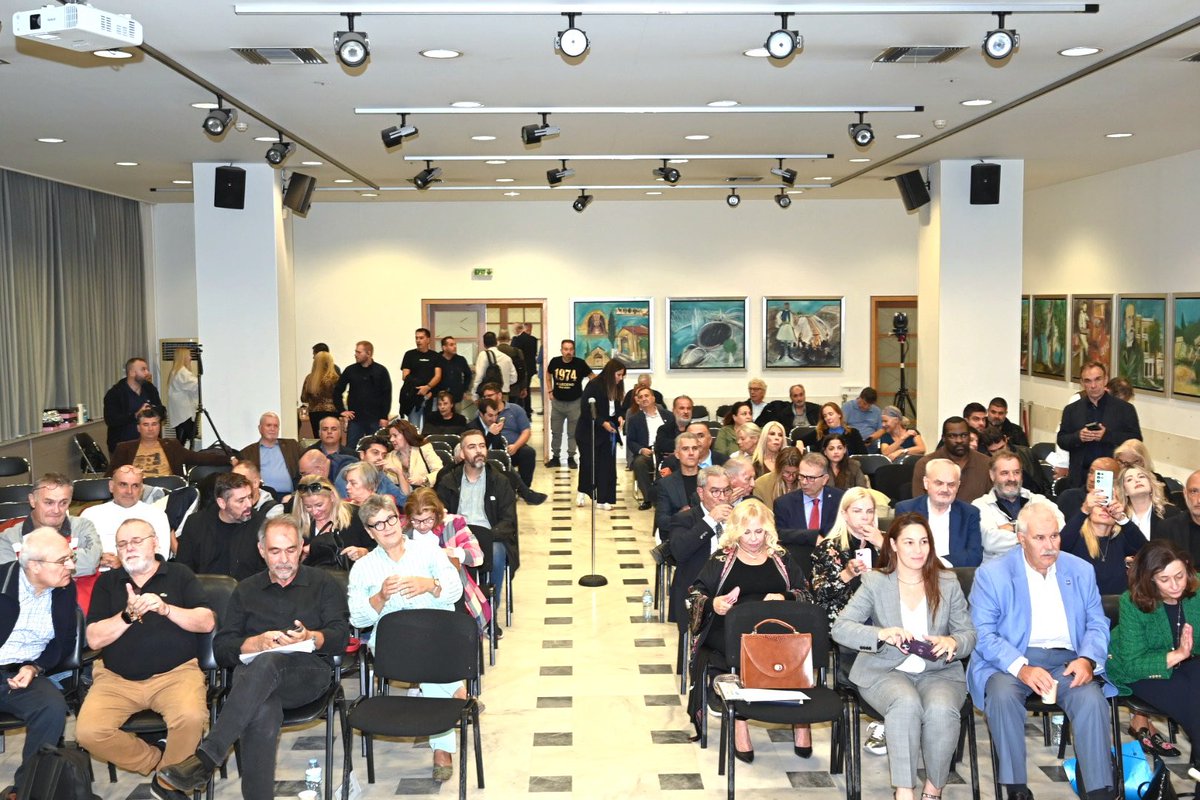 nhardalias's tweet photo. 📌 𝝡𝝖𝝦𝝤𝝪𝝨𝝞 

Προχθές βρεθήκαμε στο Μαρούσι, όπου είχα την ευκαιρία να συναντηθώ και να συζητήσω με πολίτες της περιοχής. 

Μιλήσαμε για την καθημερινότητα της πόλης, για ζητήματα που τους απασχολούν και για όσα θεωρούν σημαντικά για το Μαρούσι και τις γειτονιές του. 

Αργότερα, στο Δημαρχείο Αμαρουσίου, πραγματοποιήθηκε η συνεδρίαση του Περιφερειακού Συμβουλίου Αττικής. 

Ήταν μια γεμάτη ημέρα, με πολλές συναντήσεις, συζητήσεις και άμεση επαφή με την πόλη. 

Κρατάω ιδιαίτερα τις κουβέντες με τους ανθρώπους του Αμαρουσίου και όλα όσα είχαμε την ευκαιρία να συζητήσουμε από κοντά. 

Μια ακόμη ημέρα έξω από το γραφείο, εκεί όπου όλα αποκτούν πραγματική εικόνα.