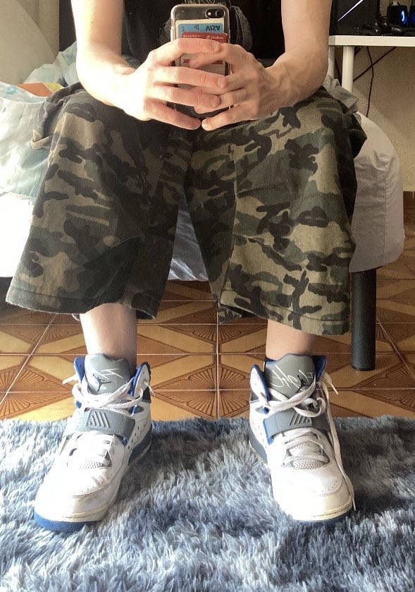 Amokishin's tweet photo. la única posibilidad de tocar mis pies van a ser pagando y con estas zapatillas sucias… 
#malefindom #menfindom #feetfetısh #footfetısh #foot #gayfindom #feetSellers https://t.co/NDAtEpAvat