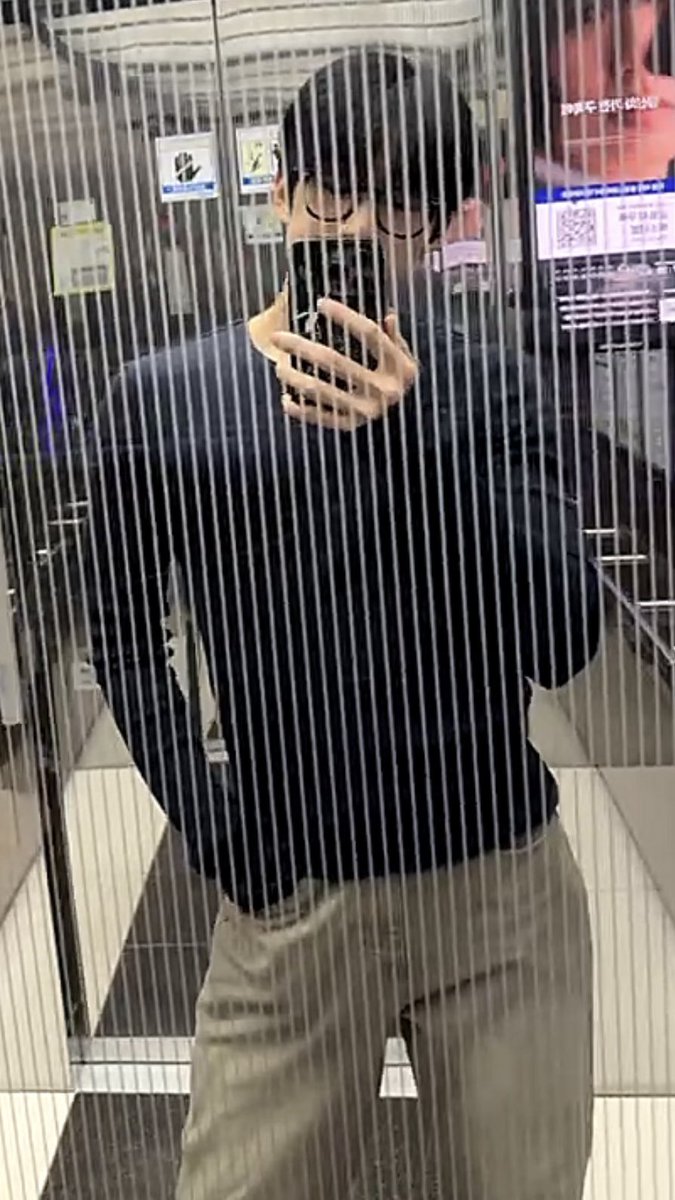 HIPSEUNGWOO1224's tweet photo. 오늘의 #한승우 https://t.co/8QPsxWTAKl