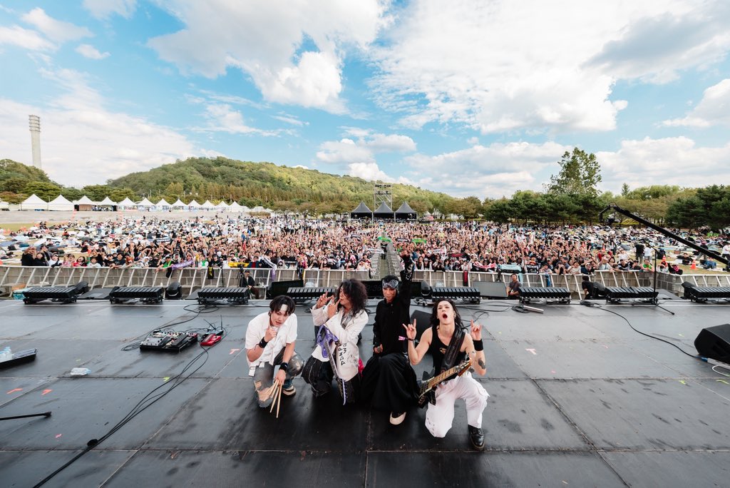 crackshot__twt's tweet photo. [📸]

2026 LET’S ROCK FESTIVAL

불태웠다! 다 같이 즐겨주셔서 감사합니다!

#크랙샷 #CRACKSHOT
#렛츠락페스티벌 #LETSROCKFESTIVAL https://t.co/pEaSkWDqYx