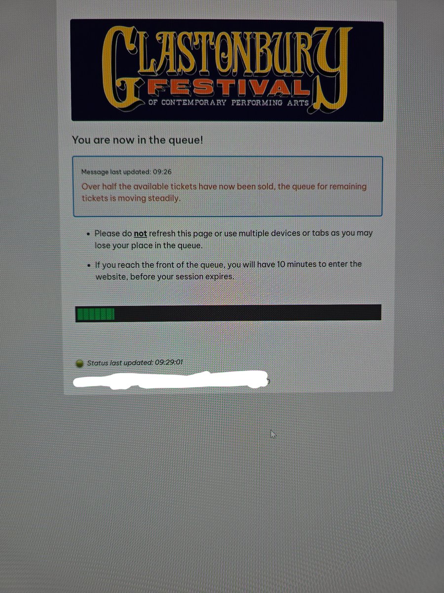 Elivance09's tweet photo. I'm not gonna make it am I? Fs
To think I sacrificed my Sunday lay in for this kmt.
#Glasto
#Glastonbury
#2greenbars
@glastonbury 
@seetickets https://t.co/7NklLmhKj8
