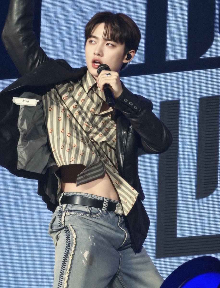 kyungsoo_stan's tweet photo. No more inner shirt for Kyungsoo 😭 https://t.co/BB88rGdGBQ