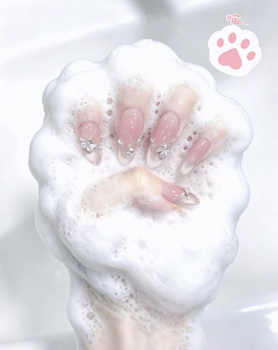 loa_cos_'s tweet photo. 次ネイル変えた時、絶対この撮り方する🐈 https://t.co/gvioYqo64f