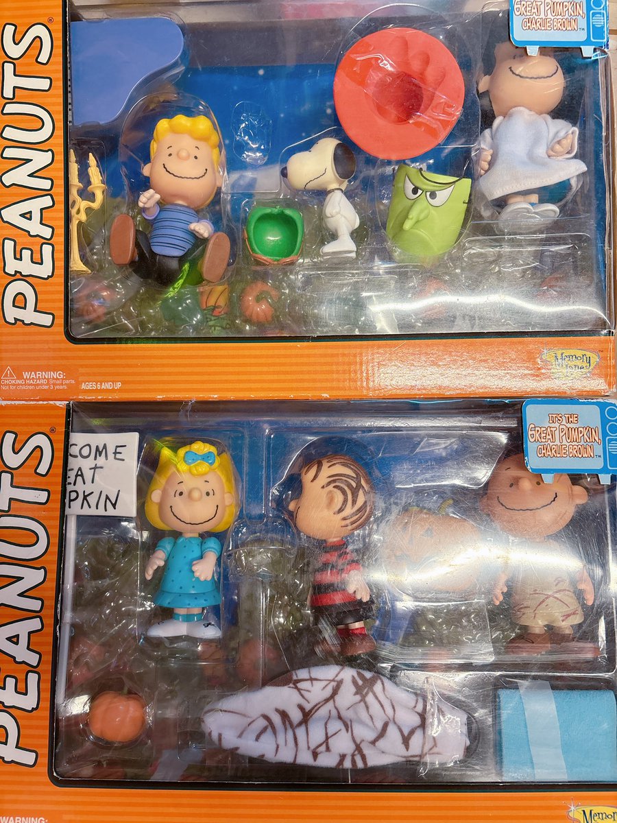 boosmarket's tweet photo. 2002's
PEANUTS 
IT'S THE GREAT PUMPKIN
CHARLIE BLOWN SET入荷しました🎃 https://t.co/RIp96cliqr
