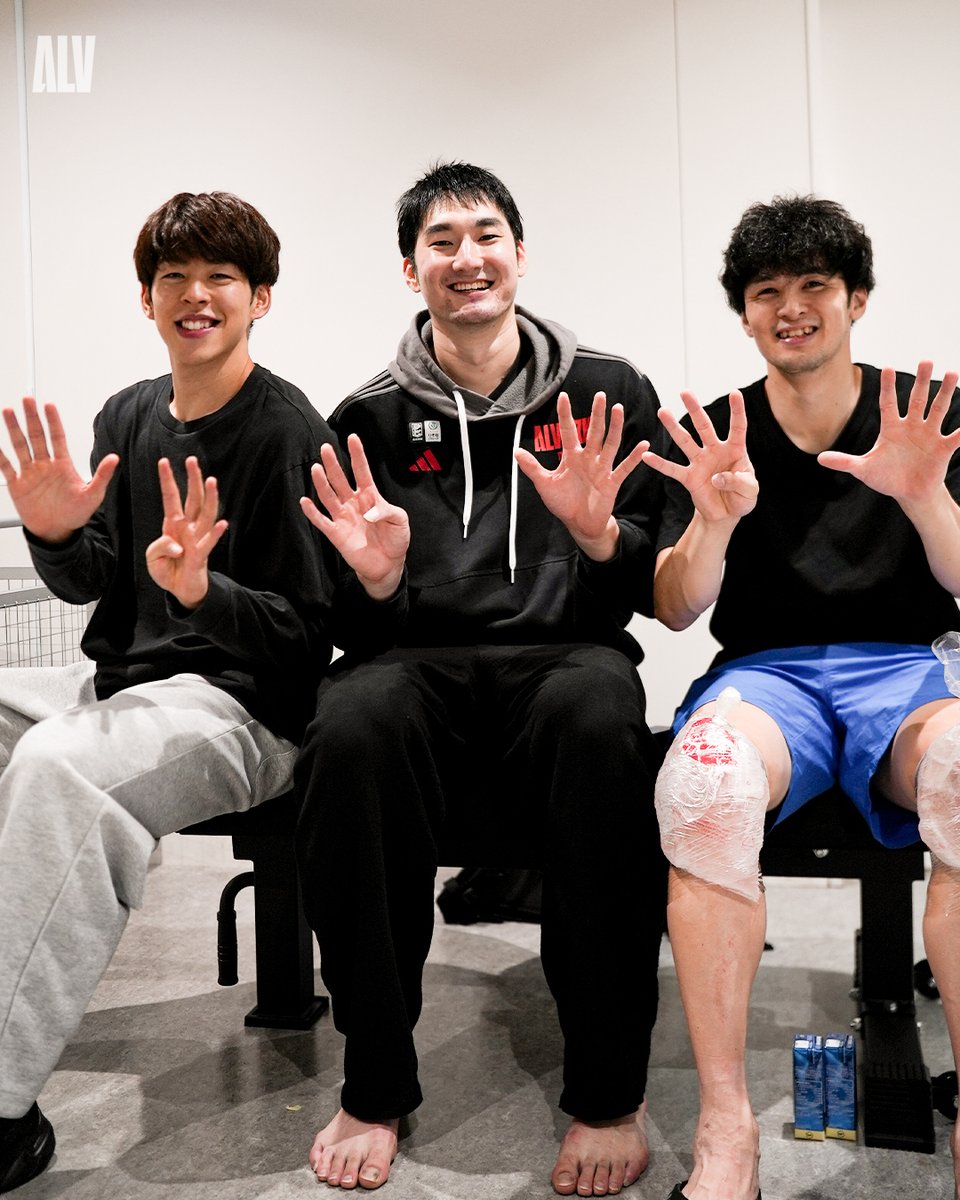 ALVARK_TOKYO's tweet photo. Bプレミア初得点な1枚📸

#アルバルク初得点のりょう
#今季初得点のゲンとひろむ
#ゲン9リバウンド
#アルバルク東京 
#Bリーグ https://t.co/5QFZJumez8