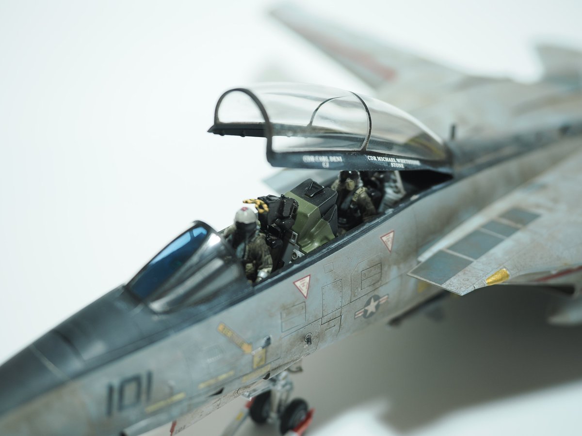 takacchi1729's tweet photo. ＃F14A トムキャット(＃タミヤ 製1/48)完成
1/72のF14Dの購入を機に積んでいた1/48を製作
タミヤ製であり組み立てには問題なし
艦載機特有の汚れを表現したかったのだがリタイアした機体になってしまった・・・・
もっと黒系の汚れを入れたかったな https://t.co/XVd7fWvUHV