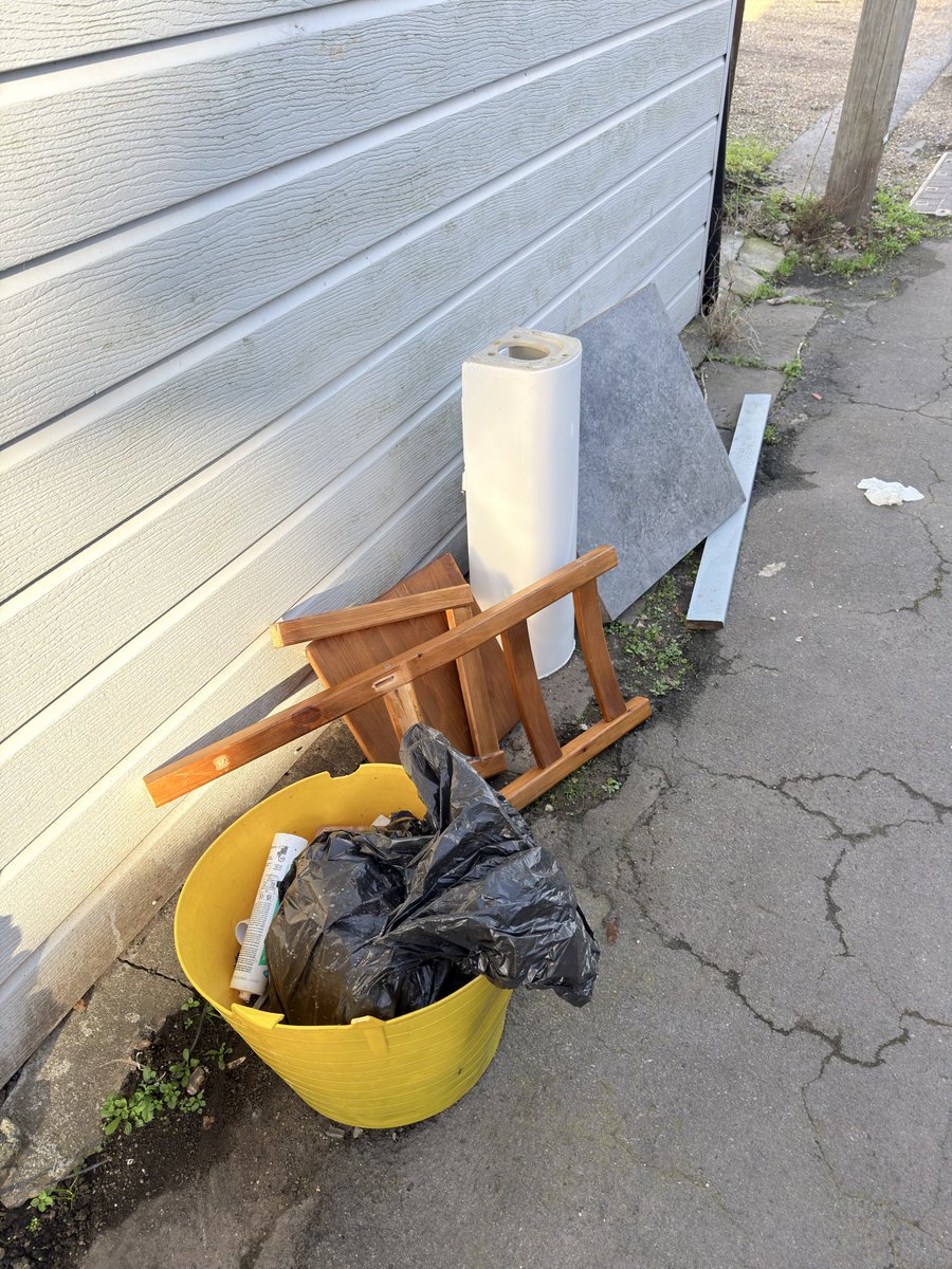 cozcozens's tweet photo. @cardiffcouncil @Help_C2C fly-tipping in CF14 is becoming intolerable.

Filth dumped continuously - waste from Air B&amp;Bs left on street - food waste left rotting, leading to rats/guls etc.

What’s the Council doing to prevent and clean this kind of anti-social behaviour? https://t.co/Ka6XHs4BKO