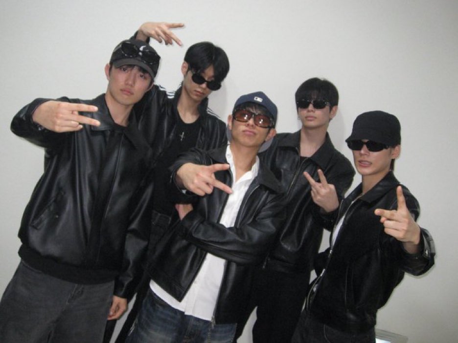 _melokeita's tweet photo. 爆イケいぶんさんたちかっこいい🕶⚡️ https://t.co/5rBAxpkWnV