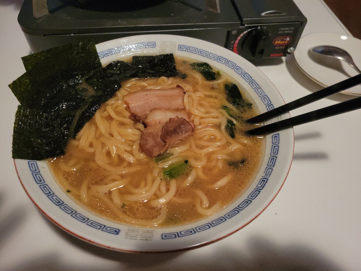 C_SUPERORACLE's tweet photo. 冷凍食品なべ焼屋さんの家系ラーメン https://t.co/pNmTA5XwgR