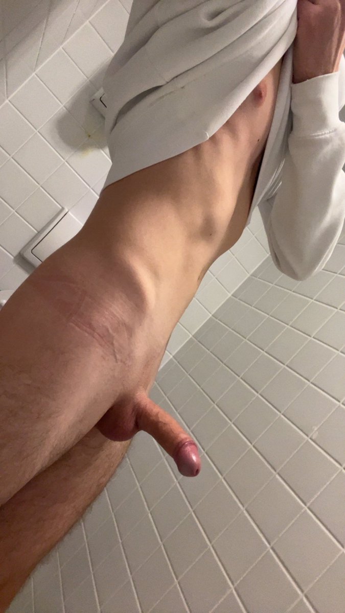 ffm_twink03's tweet photo. Horny at work 😈 https://t.co/f6YyOdpYIf