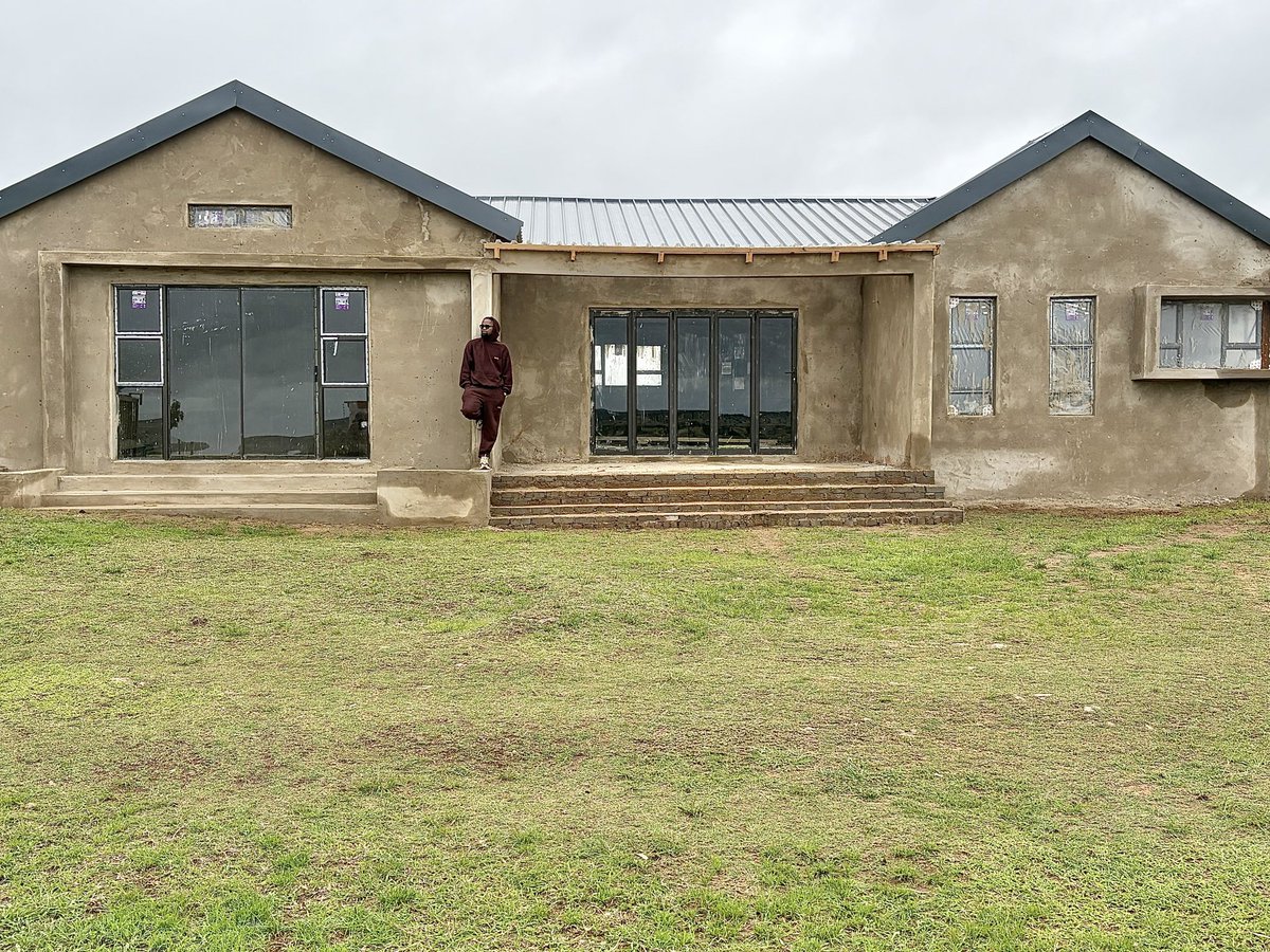 u_nhlakaa's tweet photo. 13th of July vs 23 Sept

When you get a chance, support my brother. House plan designs and construction 

🏠 : Kwa Nongoma https://t.co/5mpbJE3oQE