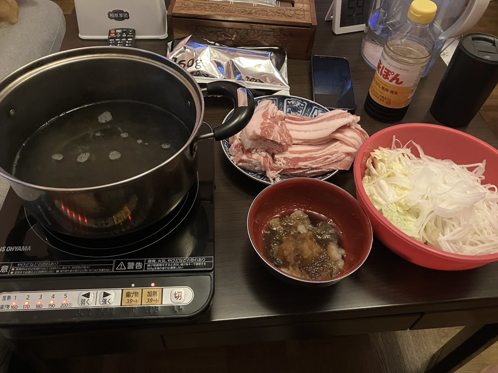 ochawarinom's tweet photo. 1人しゃぶしゃぶやります https://t.co/rxO5Ks9XDp