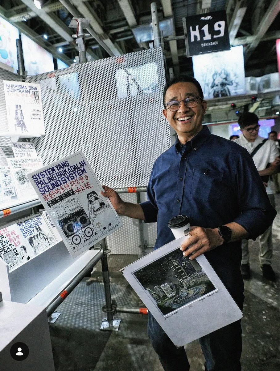 senikanji's tweet photo. Gara-gara ini jadi banyak Anak Abah @aniesbaswedan mampir ke IG @senikanji 😁🙏

Oh ya hari ini JICAF hari terakhir ya di Agora Mall Jakarta, kalo ada yg butuh invitation DM aja okey 😚👌 https://t.co/sAWEJcEbj4