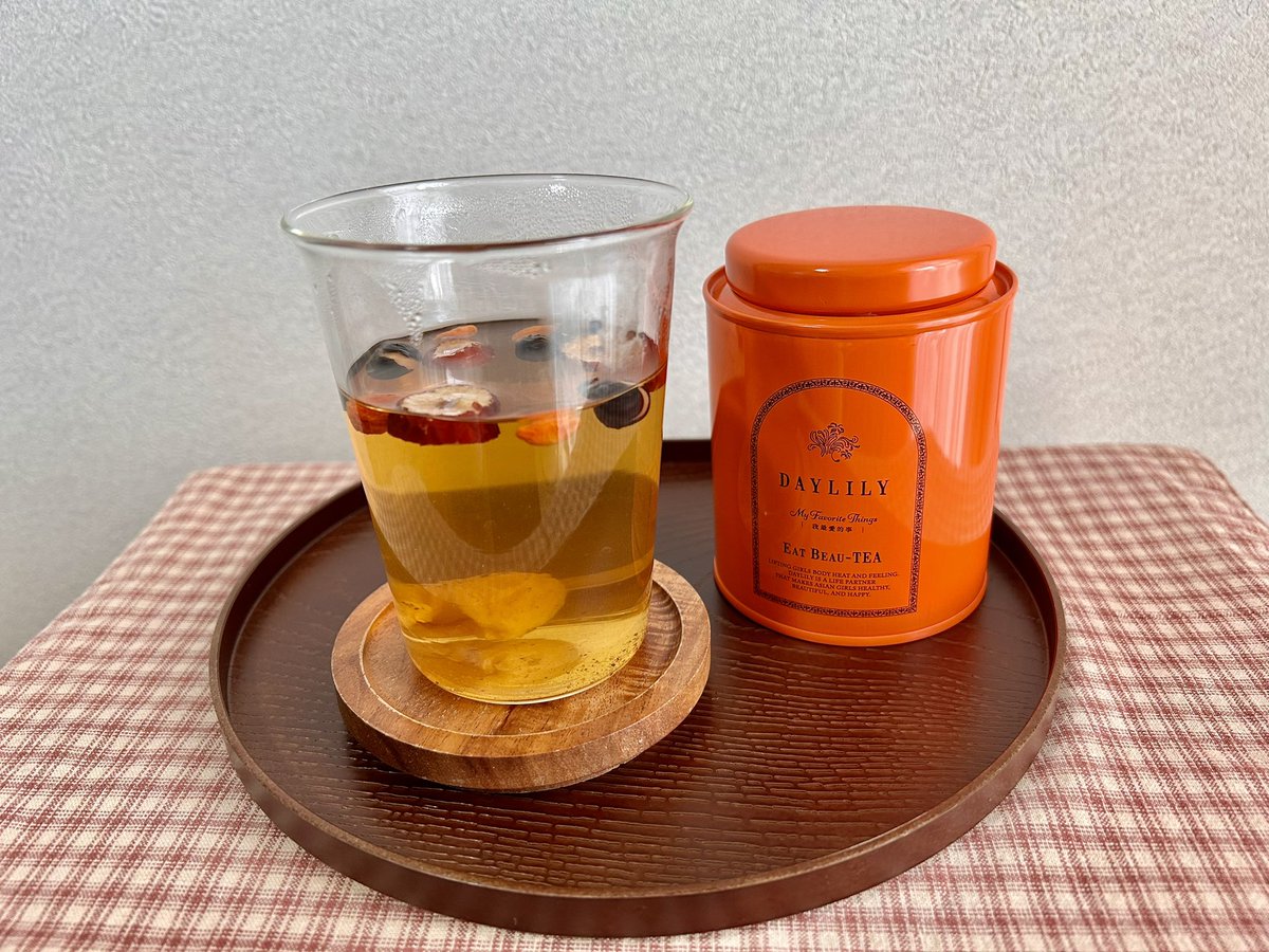 cotorisannocafe's tweet photo. 急に肌寒くなって来ましたね

皆さま
体調は大丈夫でしょうか？

今日のお茶は「食べるお茶」

私は勝手に薬膳茶と
呼んでいます

黒豆、ナツメ、龍眼
追加でクコの実を足して‥。

そのままお湯で良いのですが
私は台湾登頂烏龍茶で
頂くのが好きです♪

#daylily https://t.co/nFKHIgFFvh