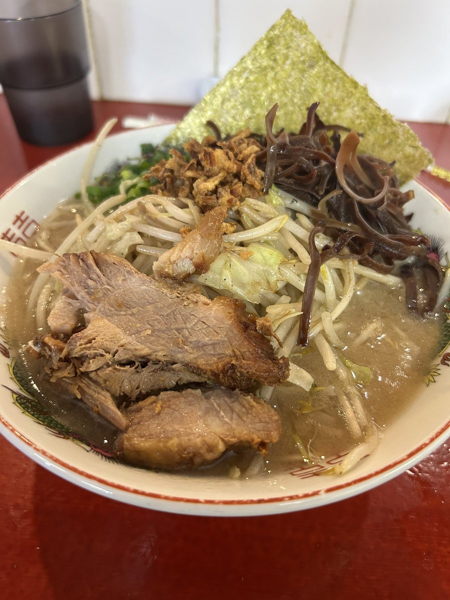 tabearuki3712's tweet photo. ソウハチヤ　がろんちゃん店さん

限定麺どっ豚骨塩

替え玉2とライス1で腹パン大満足🤤

スープ無くなるまで替え玉しようか迷いましたが後のお腹の調子を気遣って我慢

先輩は中ラーメン食べてスープが美味すぎると感動してました(僕も食べたかった羨ましい🫠

美味しかったです。ごちそうさまでした https://t.co/S0pk3uIR4W