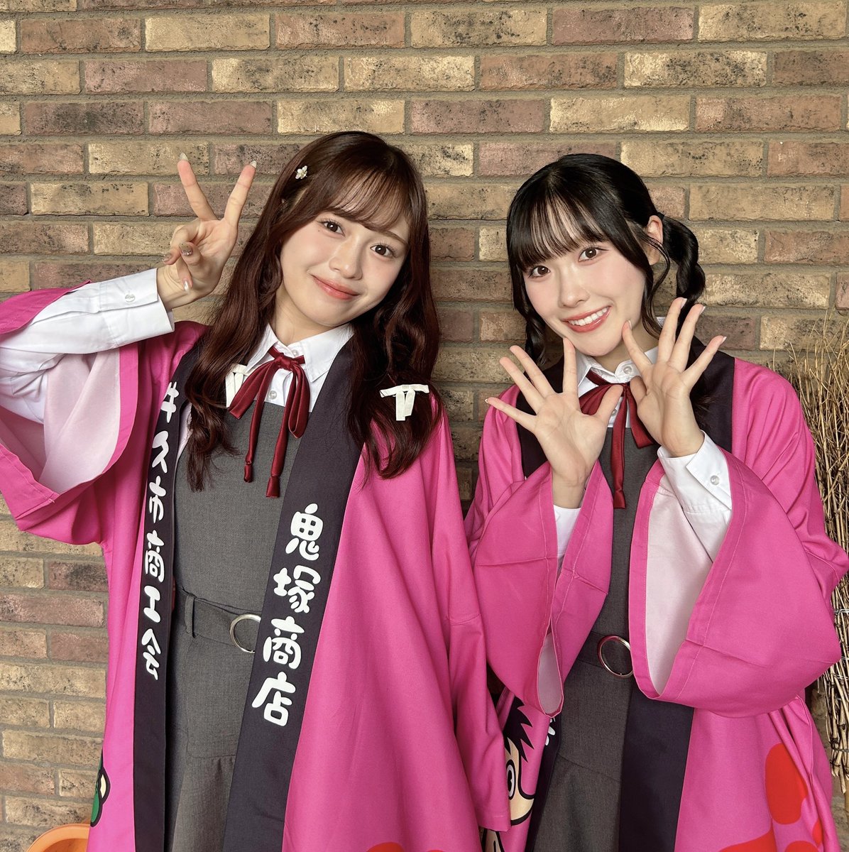 Liella_PLSP's tweet photo. 💫牛久出演情報💫

本日はうしくぅ祭に
鬼塚夏美役 絵森彩
鬼塚冬毬役 坂倉花
の2人で出演いたしました🐮

お越しいただいた皆様ありがとうございました✨
うしく広報大使として、これからも牛久の魅力をお伝えできるよう盛り上げていきます❣️
https://t.co/VhO0zMCkTZ…

#lovelive #Liella https://t.co/P0zUPCXqTG