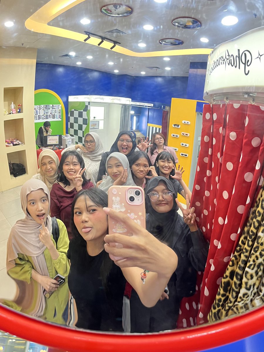 connectwithjake's tweet photo. Had so much fun todayyy with krowco celebrating krow's birthday &amp; 3rd anniversary!!!🤩🥳
#TheBlackwingTrilogy https://t.co/bOrEOIW3U0